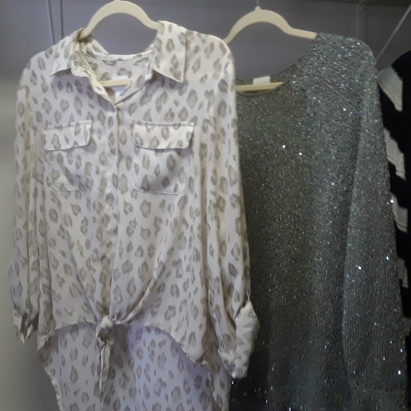 Lot of 13 pcs. of Chico's size 1 cardigans etc. - Picture 4 of 5